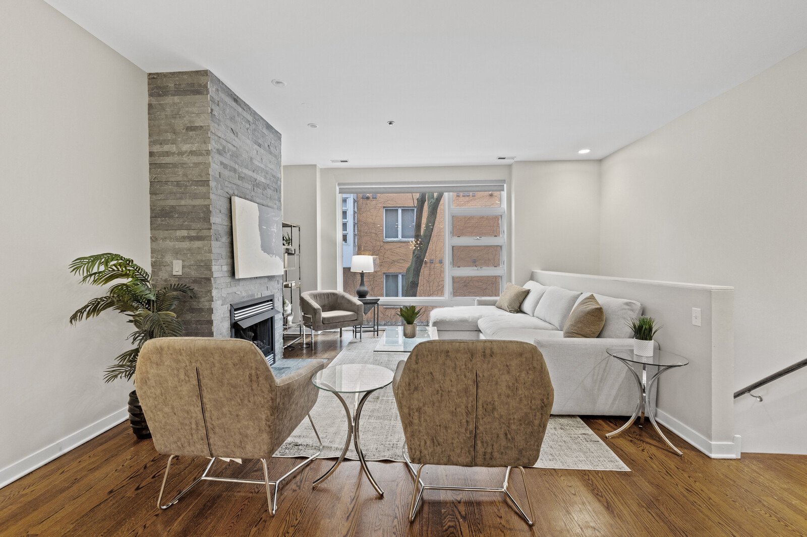 16 North May Street, Unit 511 Chicago, IL 60607 - Photo 11 of 26 a living room with furniture and a potted plant