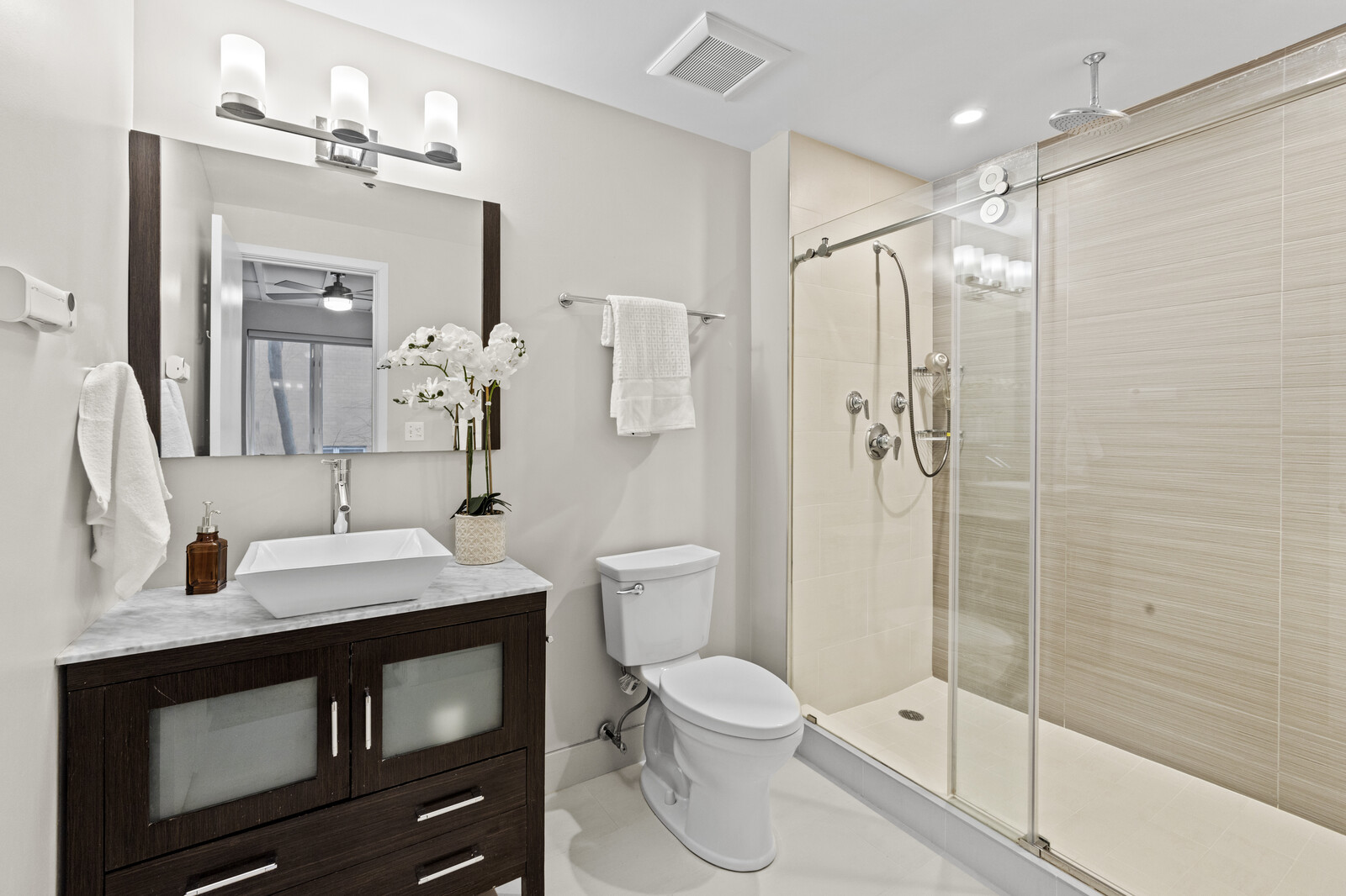 16 North May Street, Unit 511 Chicago, IL 60607 - Photo 15 of 26 a bathroom with a sink a toilet and shower