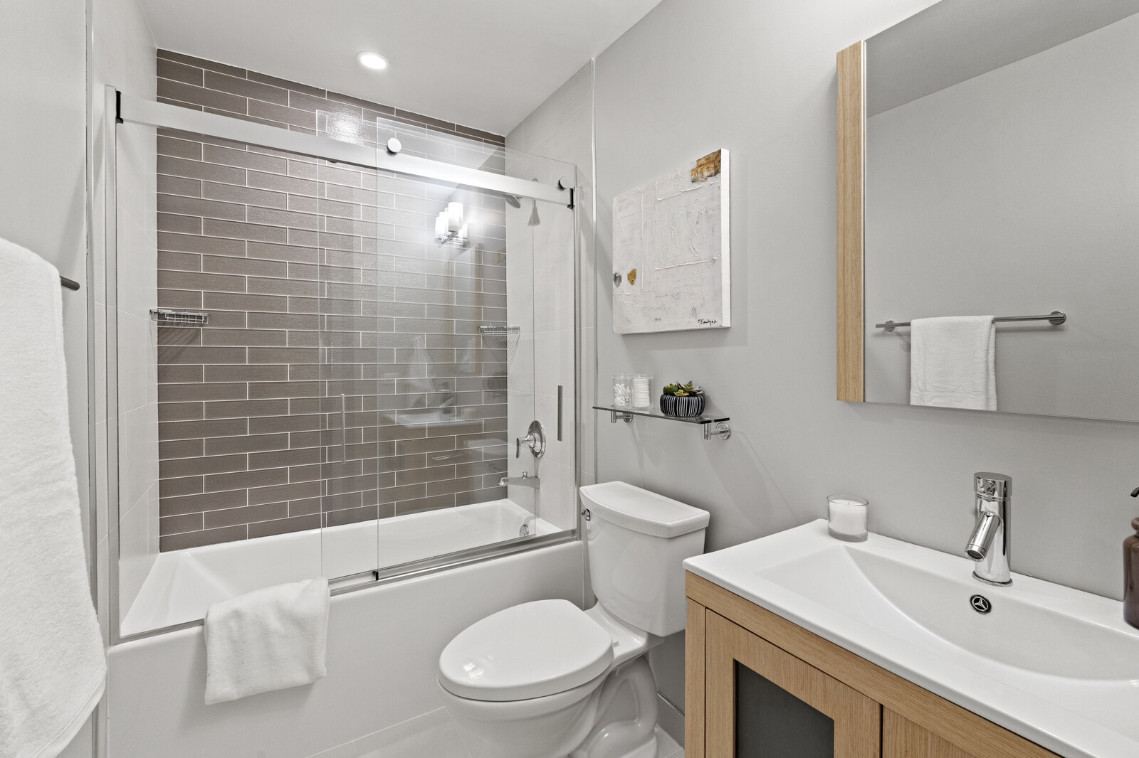 16 North May Street, Unit 511 Chicago, IL 60607 - Photo 18 of 26 a bathroom with a sink toilet and shower