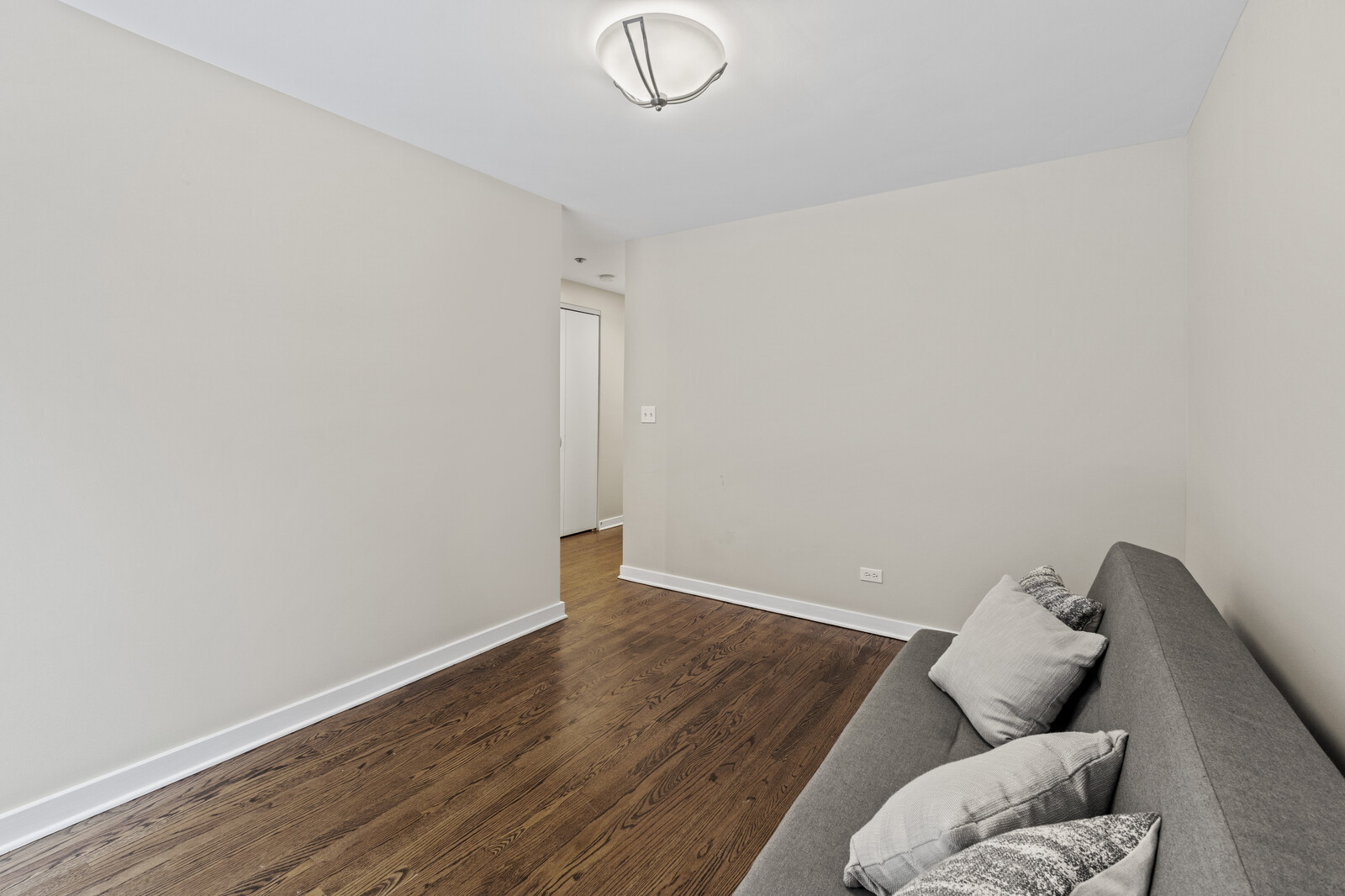 16 North May Street, Unit 511 Chicago, IL 60607 - Photo 20 of 26 a room with a couch