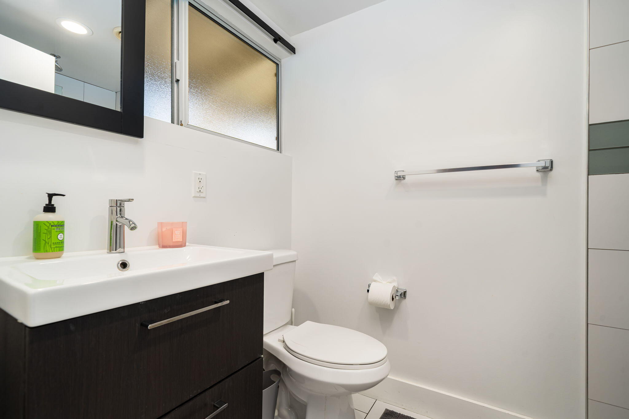 71718 Tunis Road Rancho Mirage, CA 92270 - Photo 36 of 43 a bathroom with a sink and a toilet
