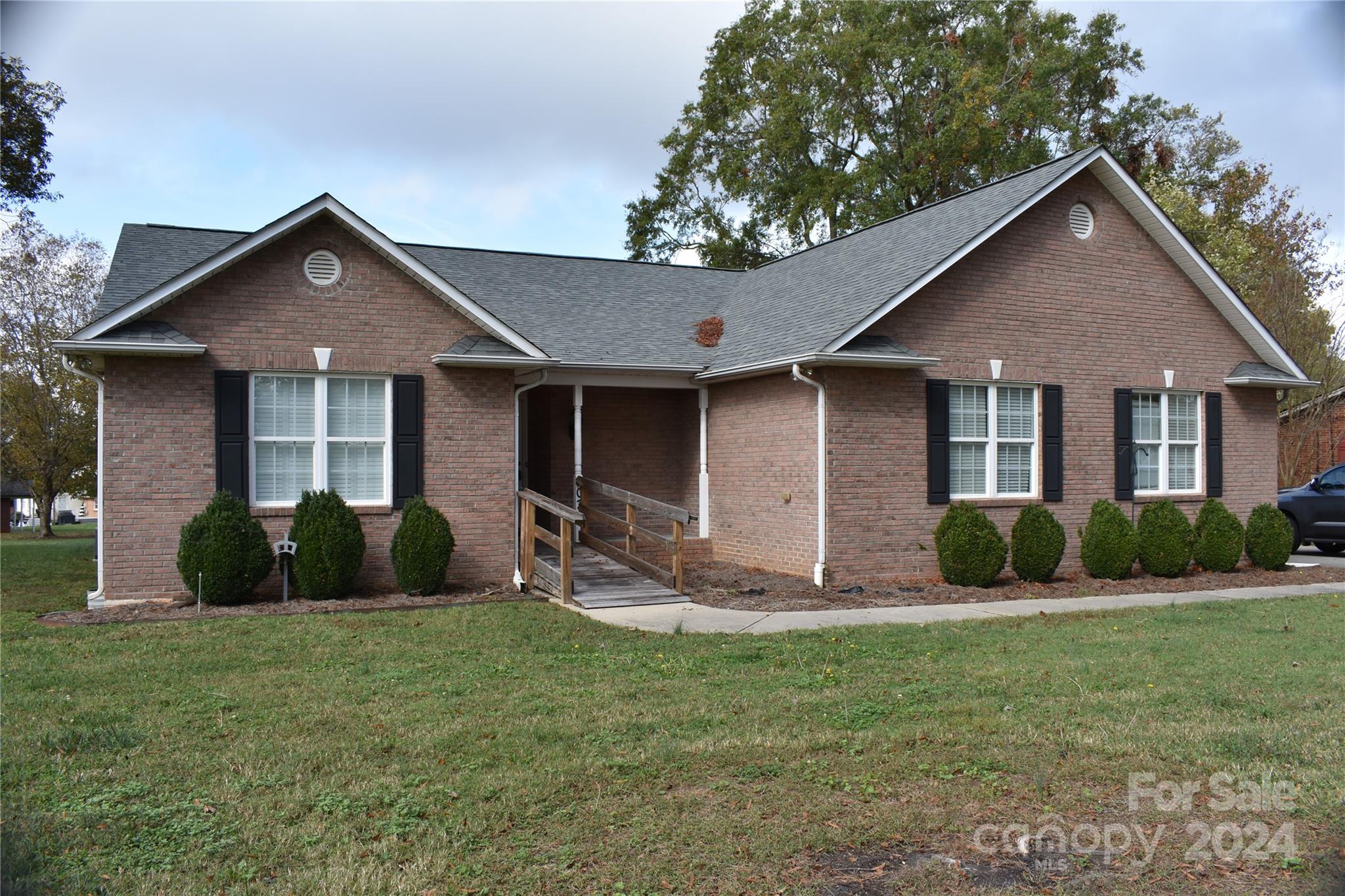 203 North Roxford Road Kings Mountain, NC 28086 - Photo 3 of 38 Gallery Image 3