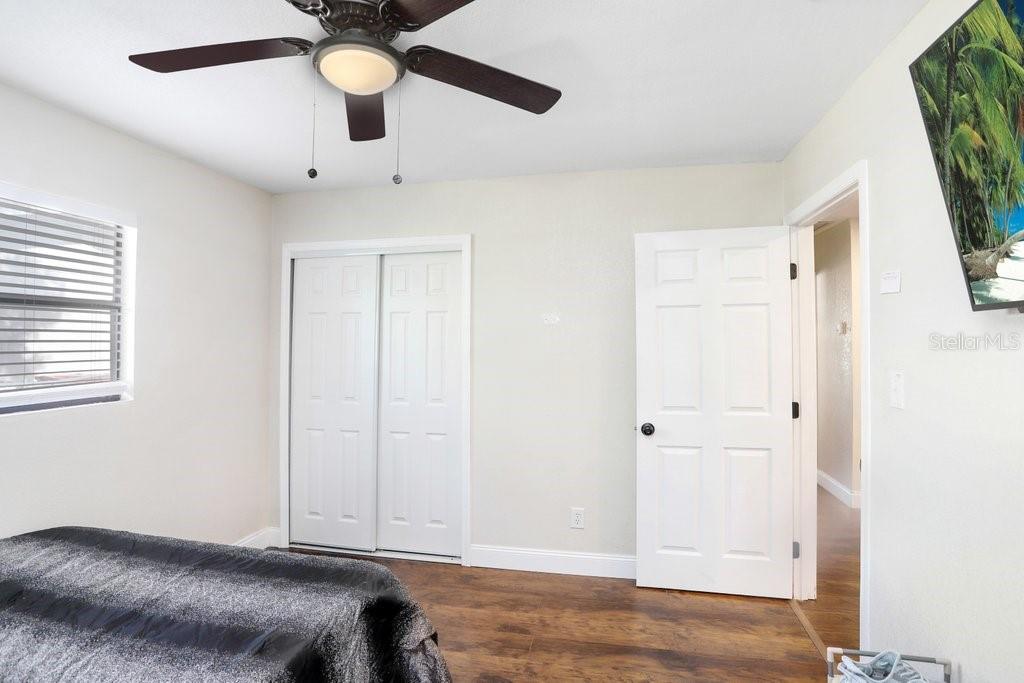903 North Park Road Plant City, FL 33563 - Photo 11 of 28 a view of room with window and ceiling fan