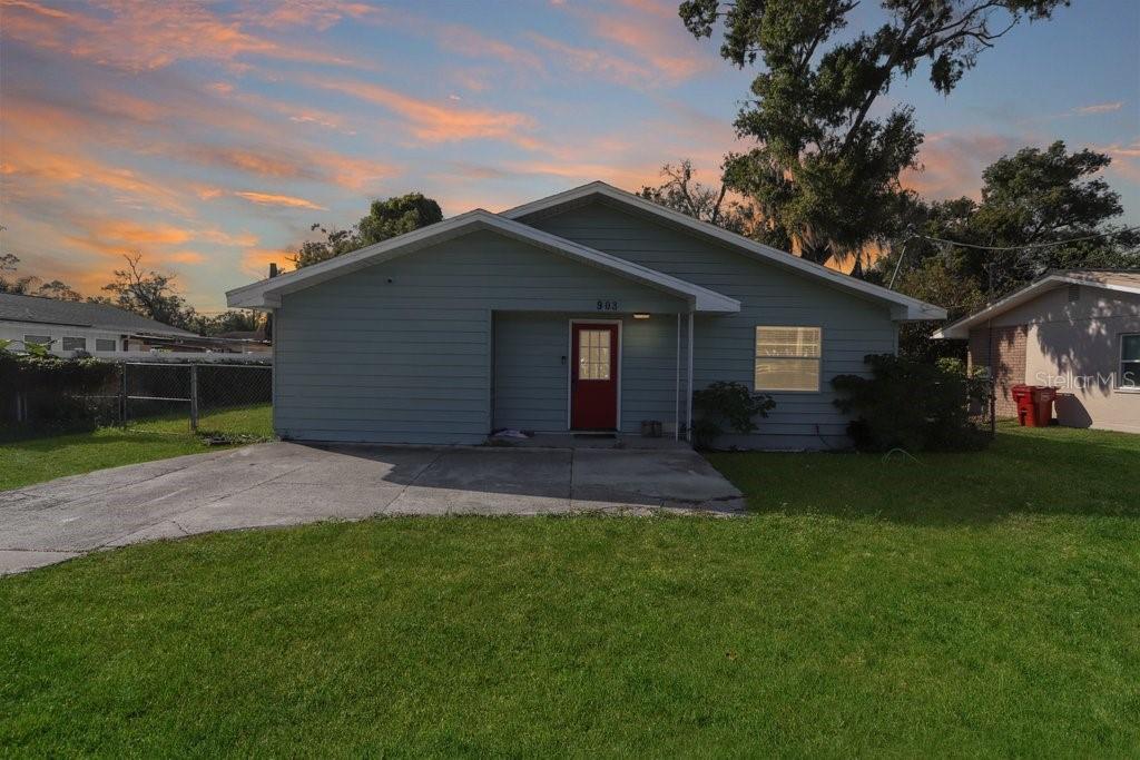 903 North Park Road Plant City, FL 33563 - Photo 26 of 28 a view of outdoor space yard and front view of a house