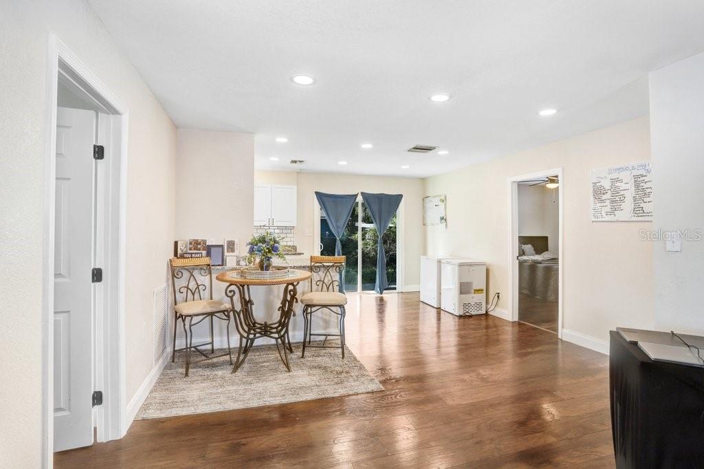 903 North Park Road Plant City, FL 33563 - Photo 7 of 28 a view of a dining room with furniture