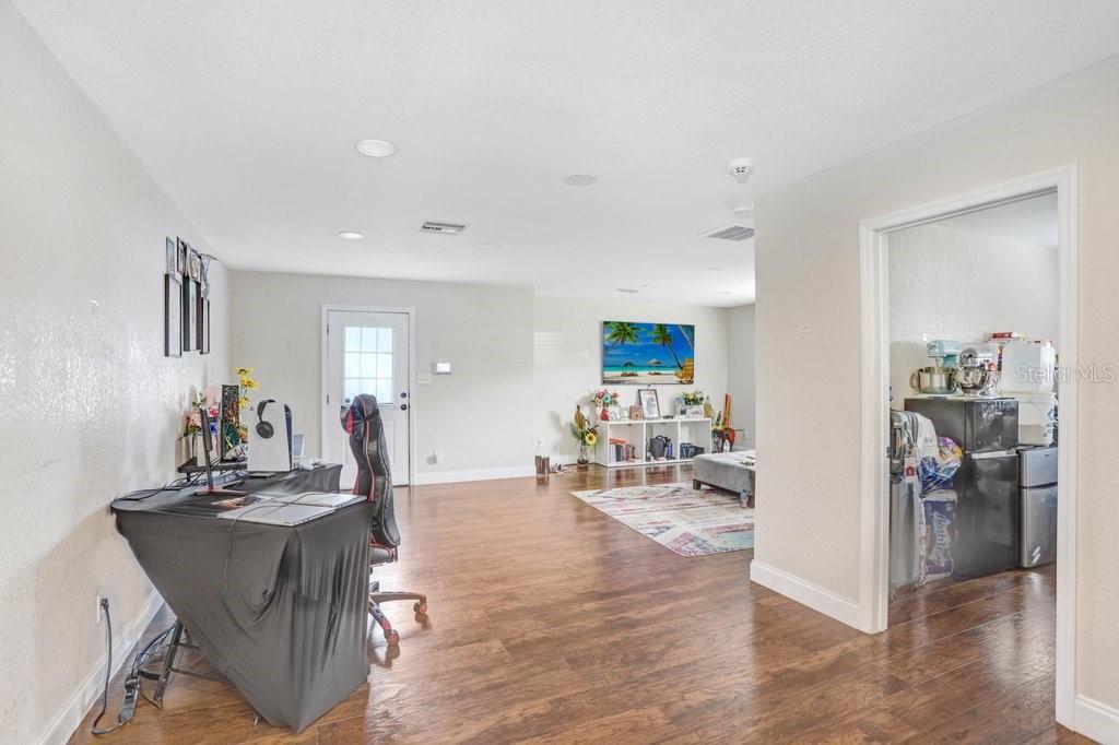 903 North Park Road Plant City, FL 33563 - Photo 8 of 28 a view of a living room and dining room