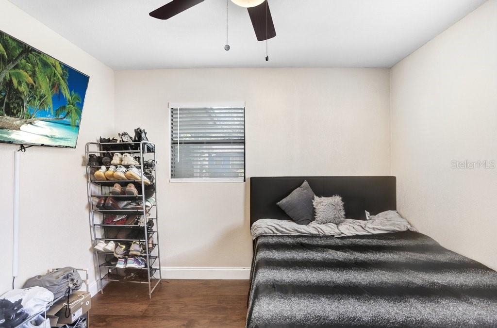 903 North Park Road Plant City, FL 33563 - Photo 10 of 28 a bedroom with a bed and a window