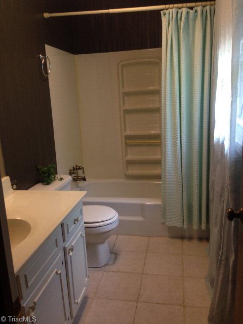 254 Gladys Fork Road Ferguson, NC 28624 - Photo 9 of 21 Master Bath