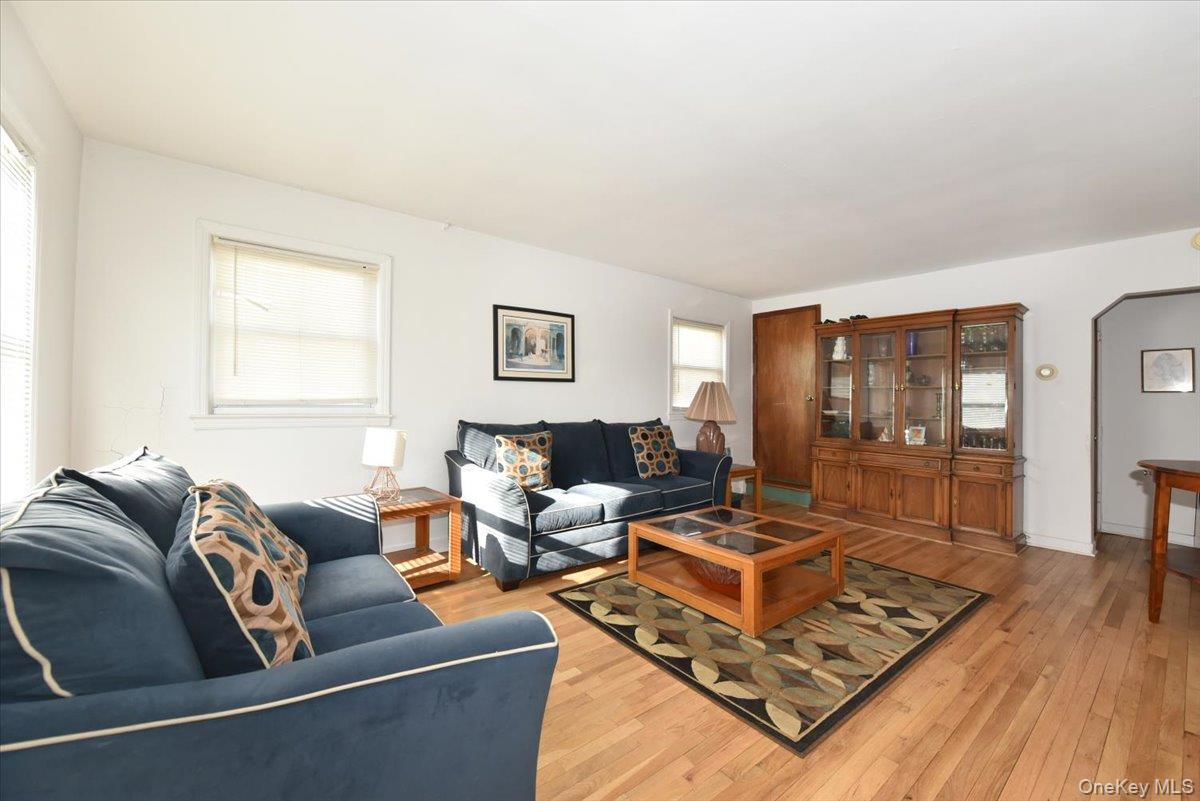 529 Stratford Road South Hempstead, NY 11550 - Photo 3 of 7