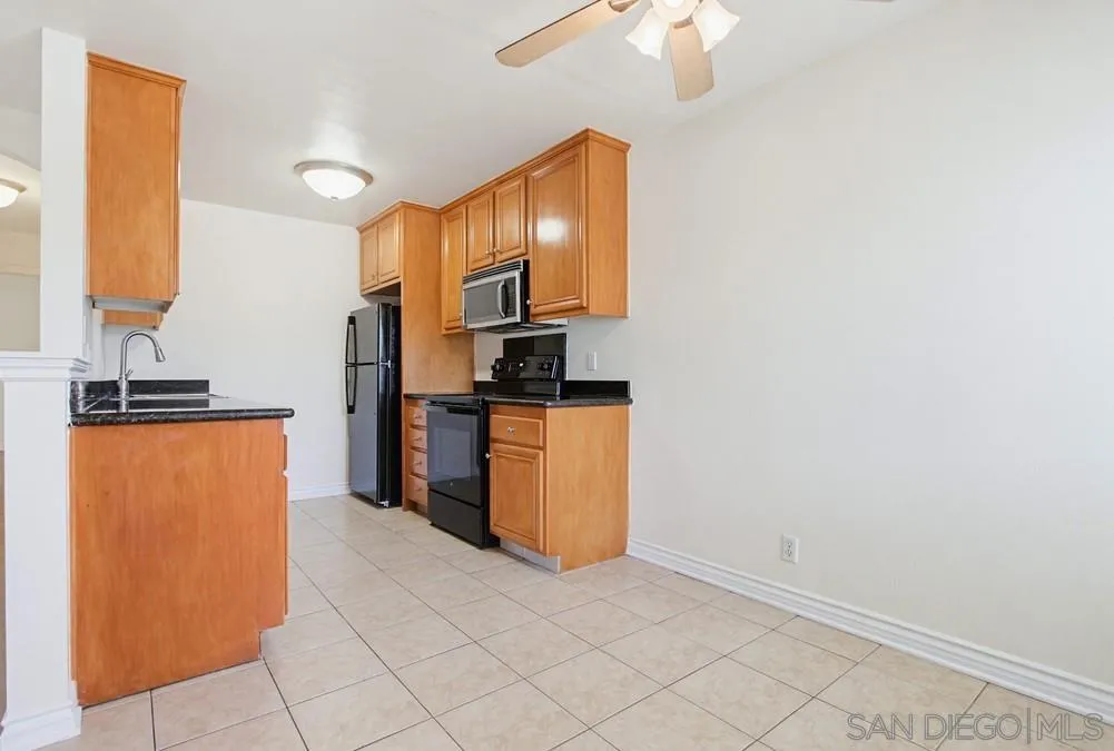 9939 Erma Road, Unit 103 San Diego, CA 92131 - Photo 13 of 40