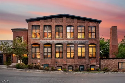 $799,000 | 25 Clark Street, Unit 205, Glen Ridge, NJ 07028