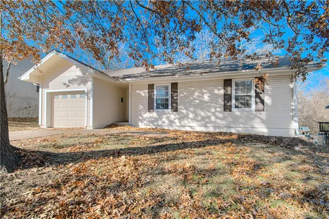 $240,000 | 502 Southeast 21st Street, Oak Grove, MO 64075