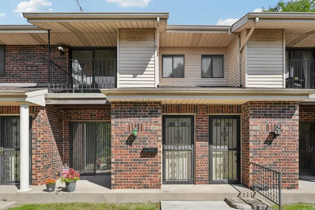 $203,900 | 7209 57th Avenue, Unit 201, Kenosha, WI 53142