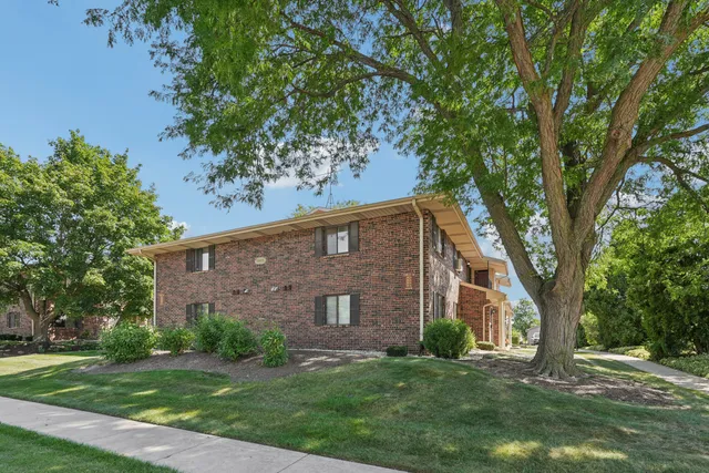 $203,900 | 7209 57th Avenue, Unit 201, Kenosha, WI 53142