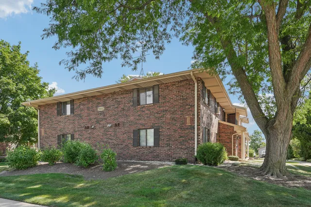 $203,900 | 7209 57th Avenue, Unit 201, Kenosha, WI 53142