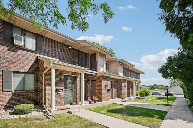 $203,900 | 7209 57th Avenue, Unit 201, Kenosha, WI 53142