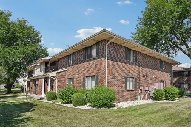 $203,900 | 7209 57th Avenue, Unit 201, Kenosha, WI 53142