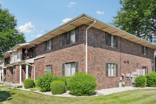 $203,900 | 7209 57th Avenue, Unit 201, Kenosha, WI 53142