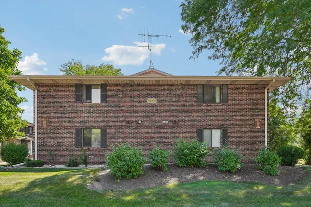 $203,900 | 7209 57th Avenue, Unit 201, Kenosha, WI 53142