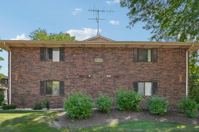 $203,900 | 7209 57th Avenue, Unit 201, Kenosha, WI 53142