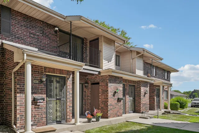 $203,900 | 7209 57th Avenue, Unit 201, Kenosha, WI 53142