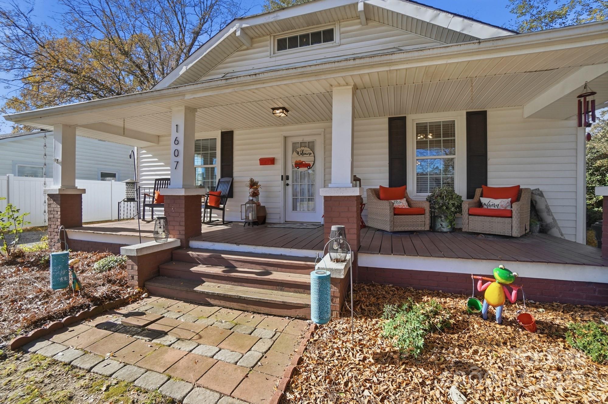 1607 Florida Street Gastonia, NC 28052 - Photo 2 of 24 a living room with furniture