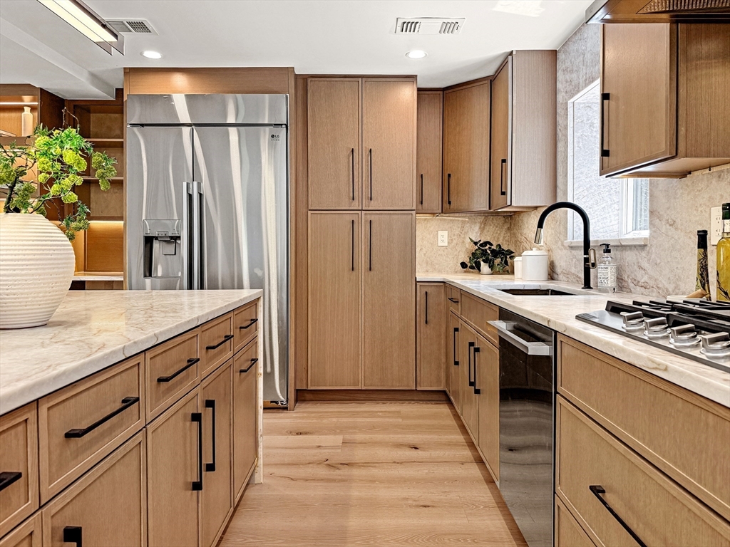 500 Franklin Street Reading, MA 01867 - Photo 2 of 42