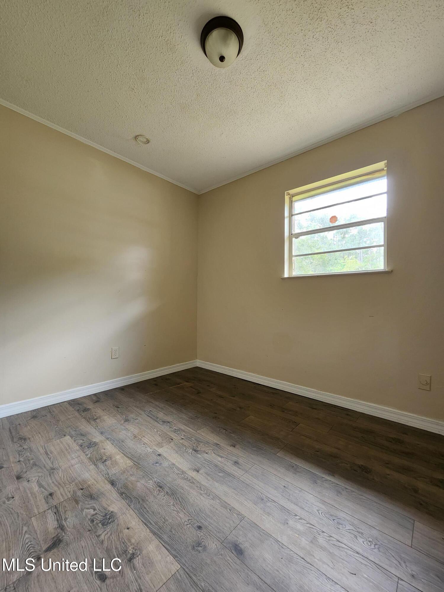 4317 Knowlcrest Drive Moss Point, MS 39562 - Photo 6 of 10 5