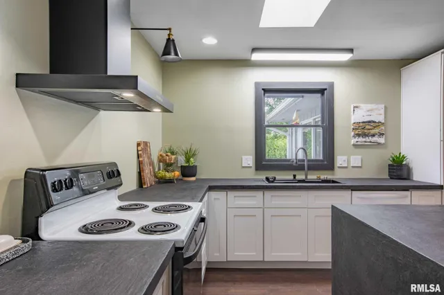 $369,000 | 192 Amber Lane, Carbondale, IL 62902