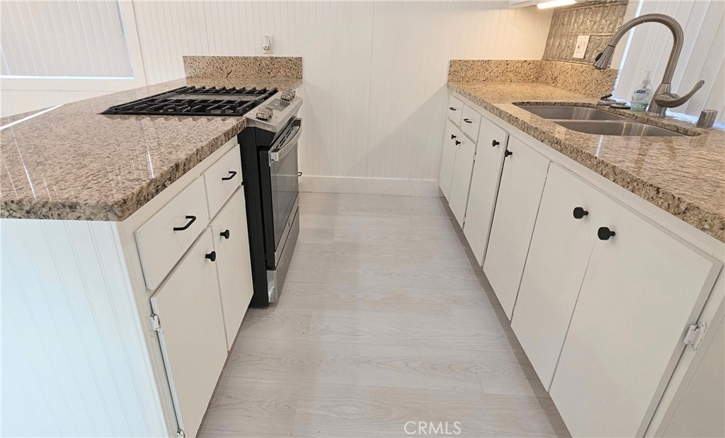 6172 Ave Juan Diaz Riverside, CA 92509 - Photo 5 of 20 a bathroom with sink and mirror