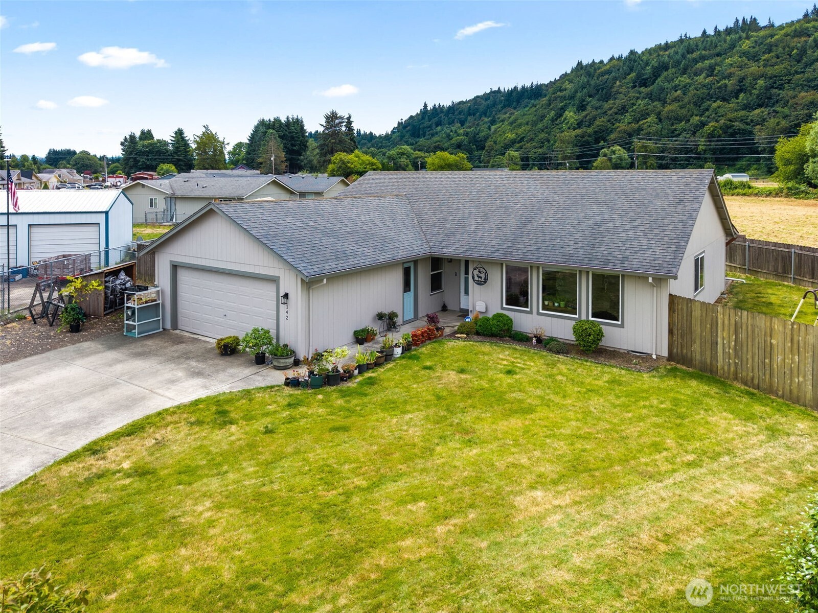 142 Charles Street Longview, WA 98632 - Photo 3 of 39