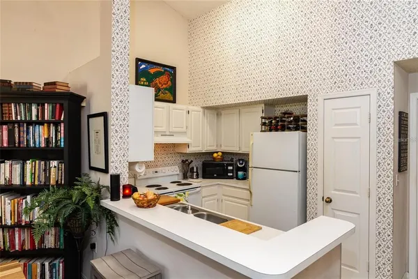 $1,710 | 10000 Southwest 52nd Avenue, Unit 104, Gainesville, FL 32608