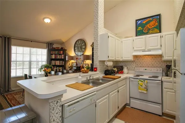 $1,710 | 10000 Southwest 52nd Avenue, Unit 104, Gainesville, FL 32608
