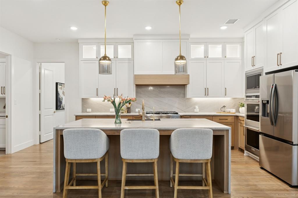 6281 Edgestone Drive Frisco, TX 75034 - Photo 12 of 40 Plenty of storage for all your kitchen items.