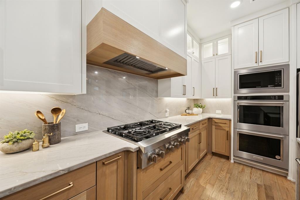 6281 Edgestone Drive Frisco, TX 75034 - Photo 13 of 40 Stainless steel appliances, gorgeous stone backsplash and high end hood.
