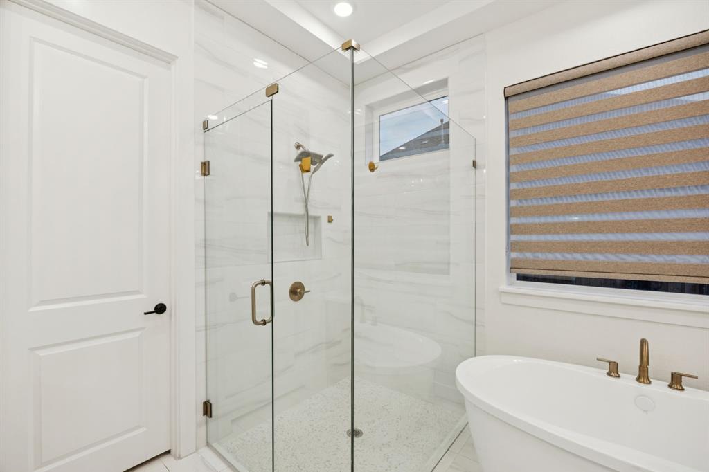 6281 Edgestone Drive Frisco, TX 75034 - Photo 21 of 40 Large glass shower and fantastic soaking tub.