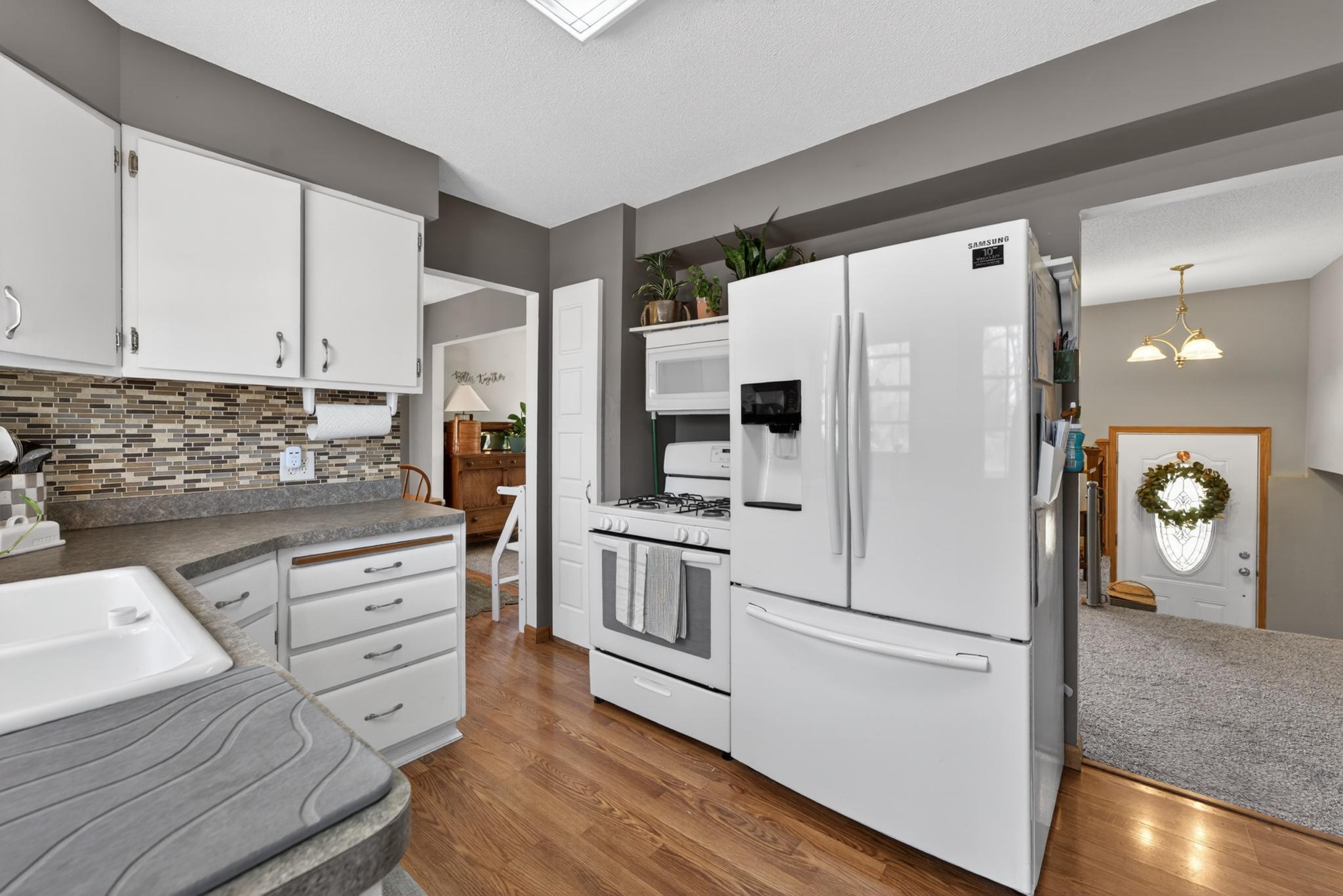 426 Dogwood Road Wyoming, MN 55092 - Photo 8 of 39