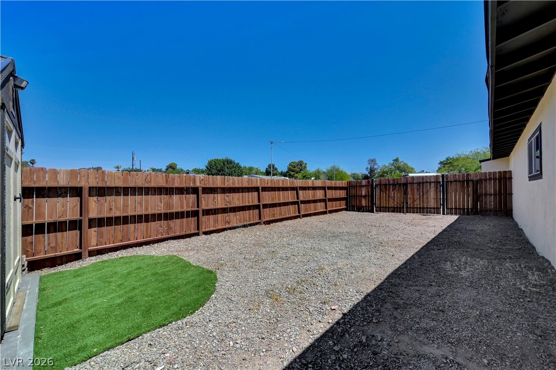 1102 Arapaho Way Boulder City, NV 89005 - Photo 39 of 50