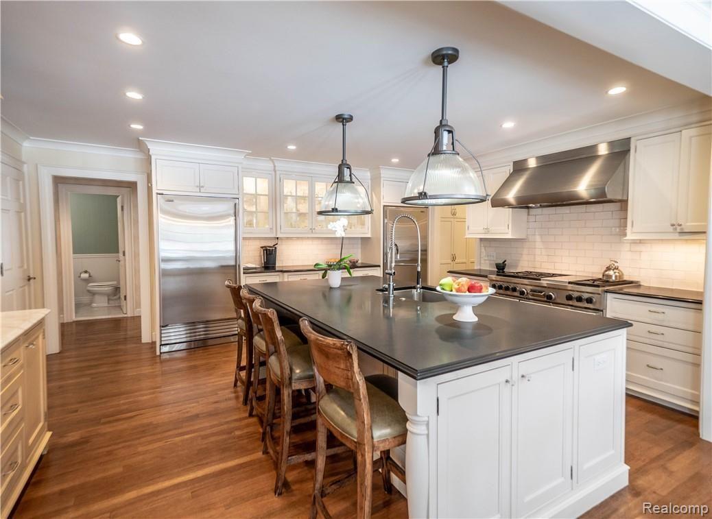 326 Keswick Road Bloomfield Hills, MI 48304 - Photo 10 of 33 P1633796-HDR.jpg