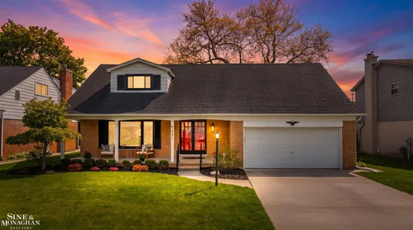 $550,000 | 641 Blairmoor Court, Grosse Pointe Woods, MI 48236