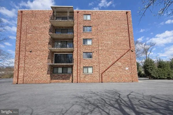 $205,000 | 8308 Flower Avenue, Unit 203, Takoma Park, MD 20912
