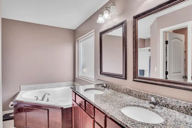 $299,999 | 705 Charles Street, Hesston, KS 67062