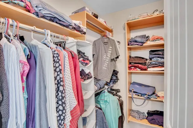 $299,999 | 705 Charles Street, Hesston, KS 67062