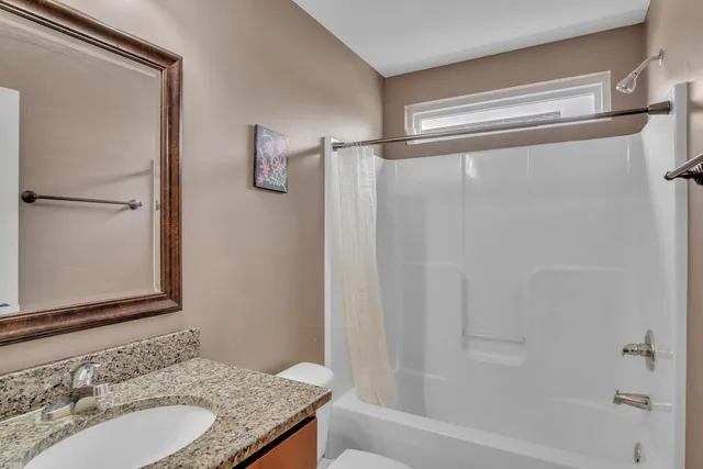 $299,999 | 705 Charles Street, Hesston, KS 67062