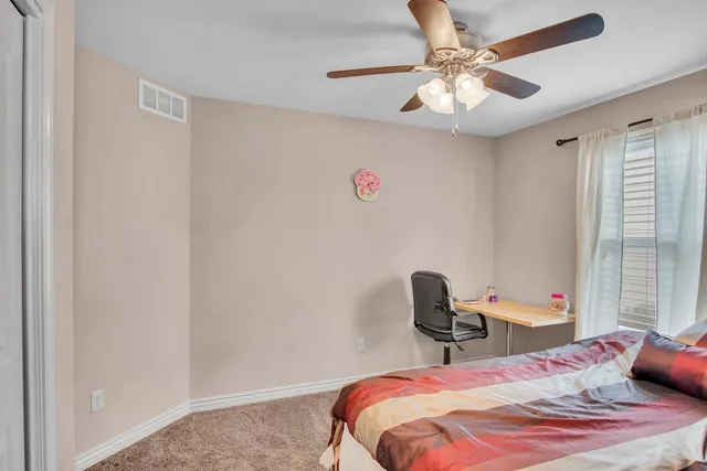 $299,999 | 705 Charles Street, Hesston, KS 67062