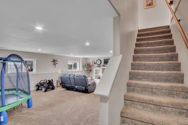 $299,999 | 705 Charles Street, Hesston, KS 67062