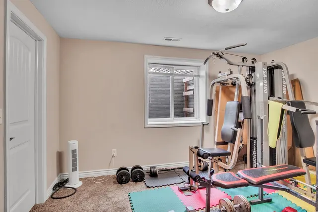 $299,999 | 705 Charles Street, Hesston, KS 67062