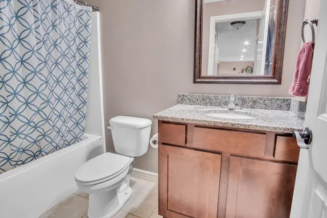 $299,999 | 705 Charles Street, Hesston, KS 67062