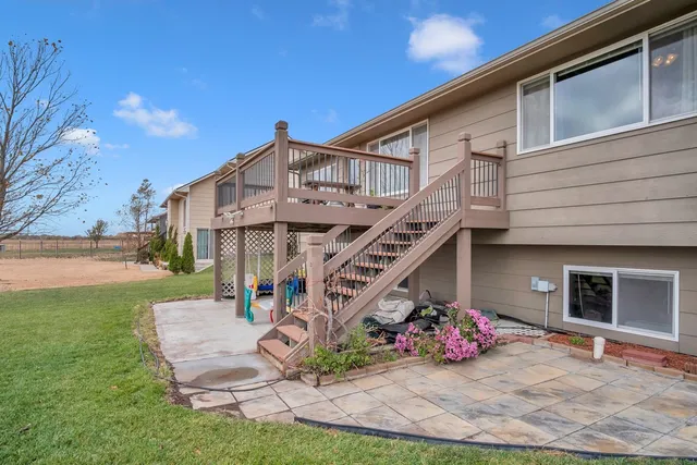 $299,999 | 705 Charles Street, Hesston, KS 67062