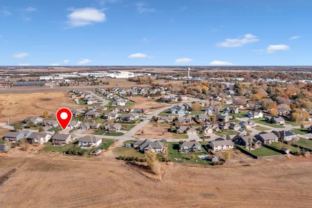 $299,999 | 705 Charles Street, Hesston, KS 67062